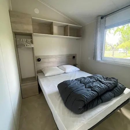 Camping Le Solitaire Du Lac Saint-Jorioz Room photo