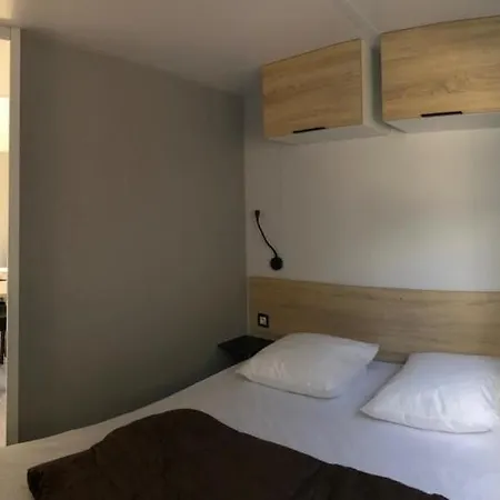 Camping Le Solitaire Du Lac Saint-Jorioz Room photo
